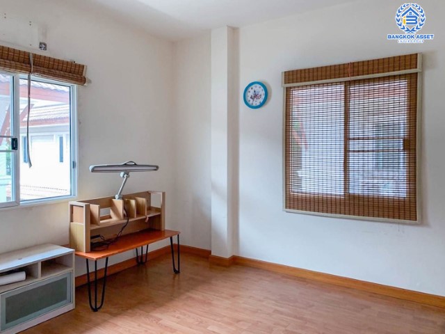 *****บ้านเดี่ยวมือสอง ม.บ้านสวนผึ้ง รามอินทรา65 บนเนื้อที่เยอะถึง 59.5 ตร.ว. ฟังก์ชัน 3 ห้องนอน 3 ห้องน้ำ 2 ที่จอดรถ บ้านสวย ทำเลสุดปัง เชื่อมต่อได้หลายเส้นทาง ใกล้รถไฟฟ้าสายสีชมพู "สถานีรามอินทรา 40" และทางด่วน "ฉลองรัช" รายล้อมด้วยสิ่งอำนวยความสะดวกมาย